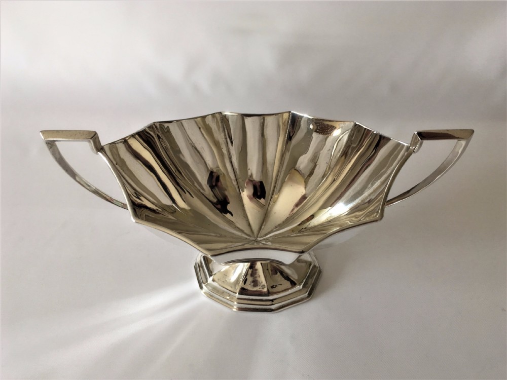 A handsome Edwardian twin handled silver bowl. View III
