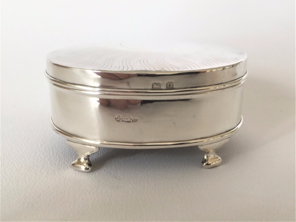 A charming George V silver trinket box View III
