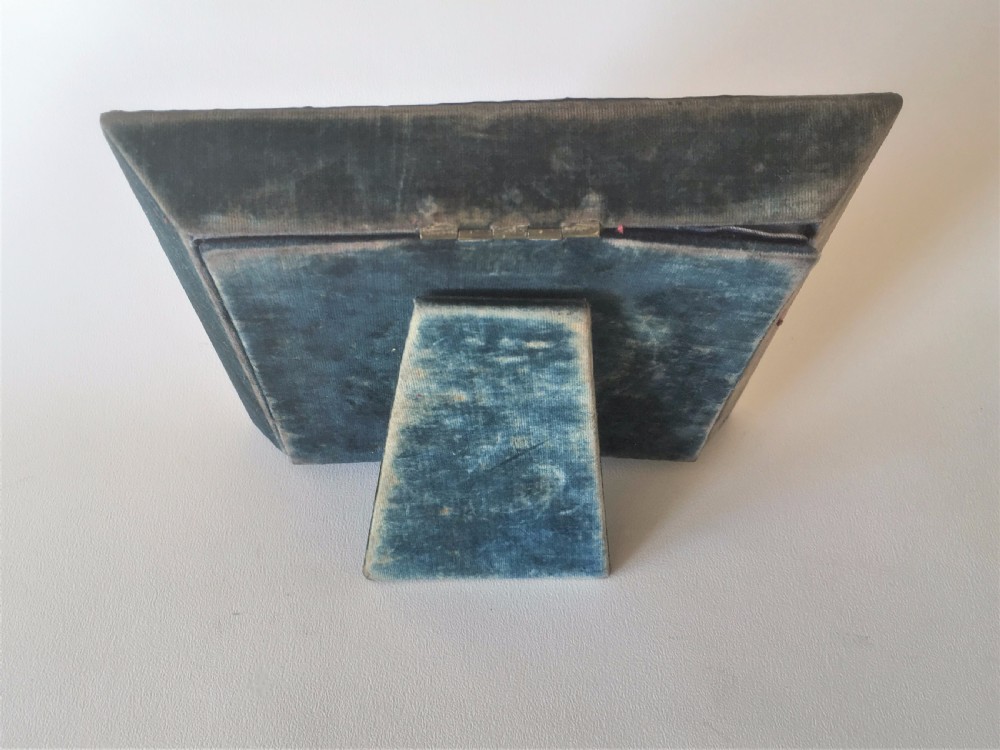AN attractive Victorian silver photo frame. View VII