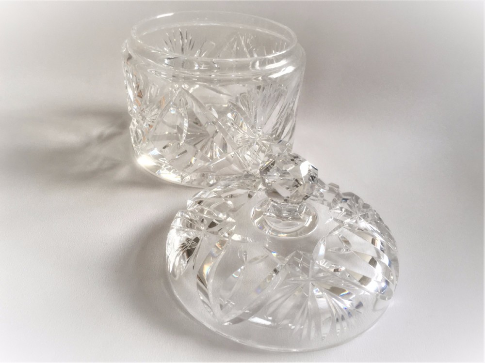 A delightful cut glass small biscuit barrel View IV