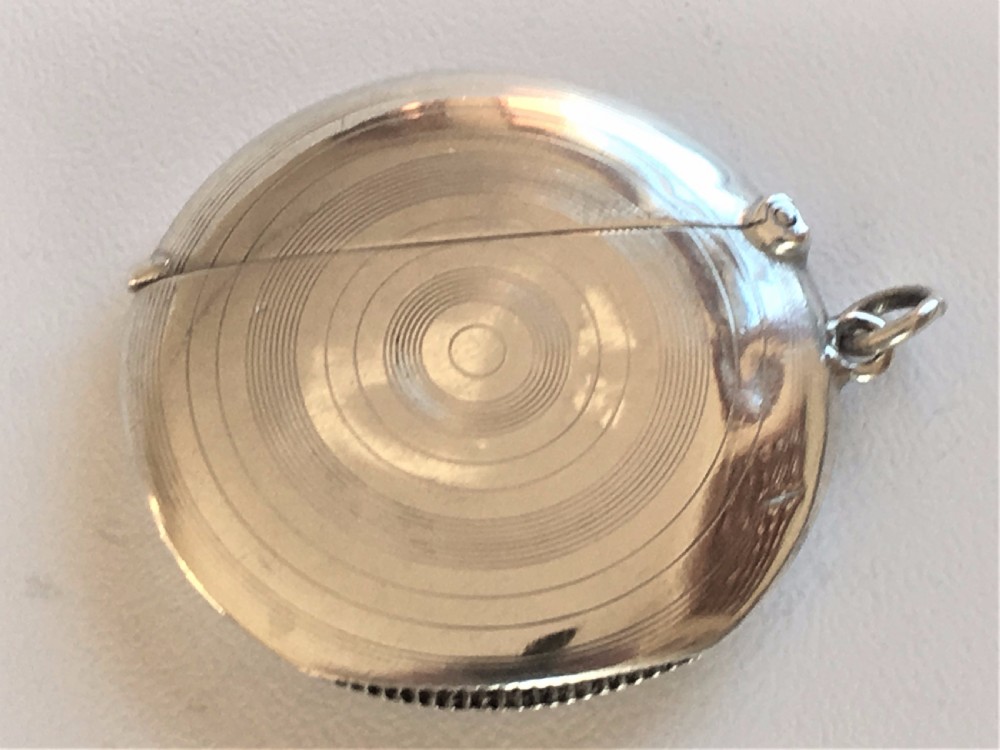 An unusual Edwardian silver vesta