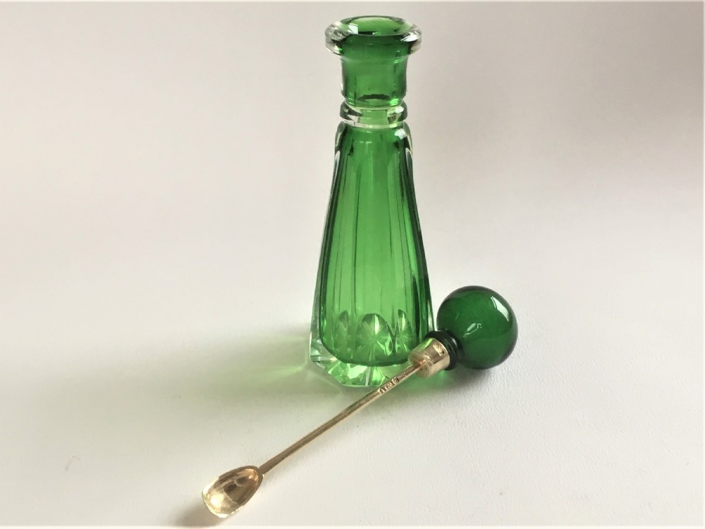A Georgian silver and glass cayenne spice bottle View III
