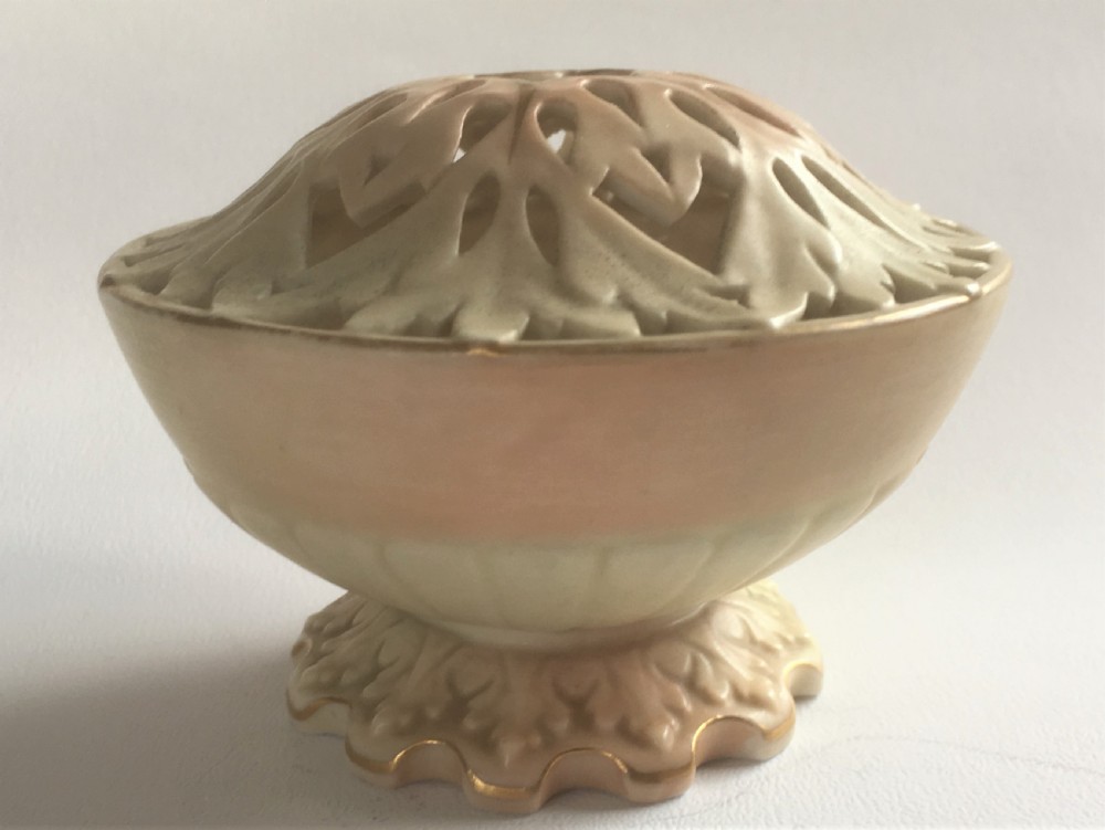 A Victorian Locke & Co. Worcester pot pouree View III