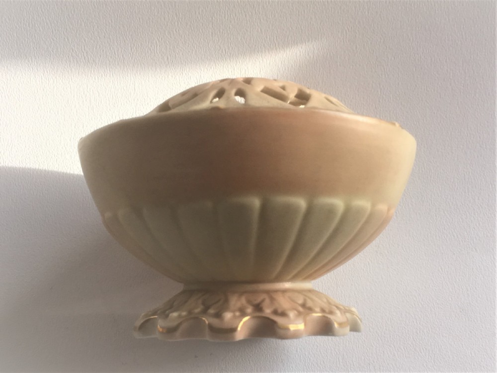 A Victorian Locke & Co. Worcester pot pouree View V