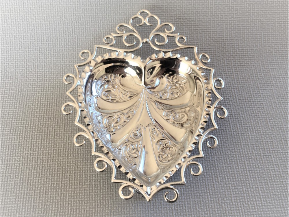 A gorgeous Victorian heart shaped silver trinket dish