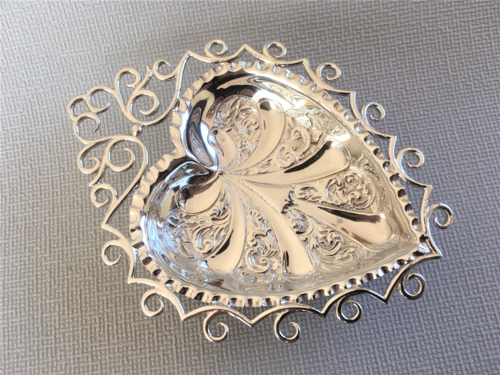A gorgeous Victorian heart shaped silver trinket dish View III
