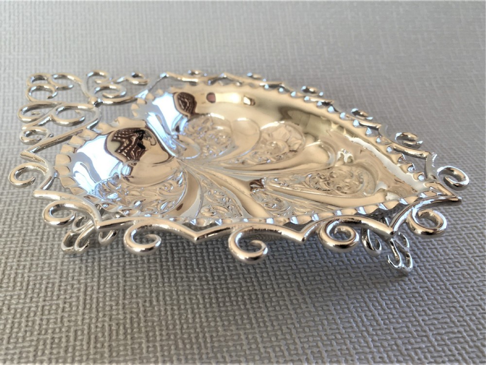 A gorgeous Victorian heart shaped silver trinket dish View V