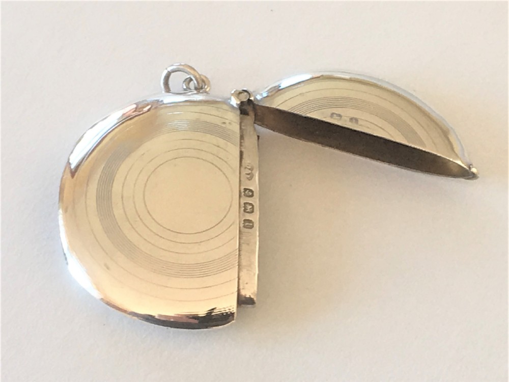 A rare Edwardian circular silver vesta View II