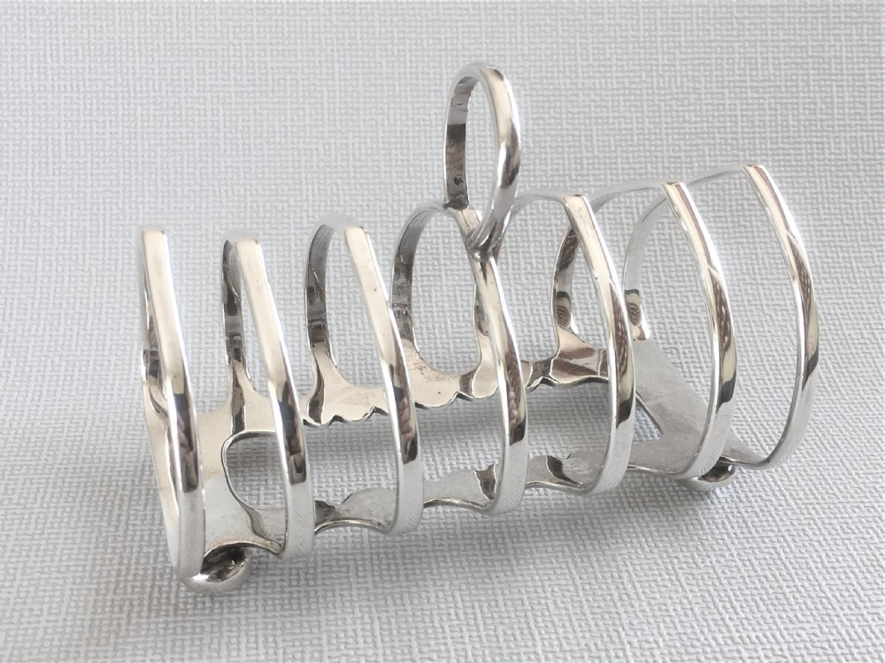 A superior quality George V silver toast rack