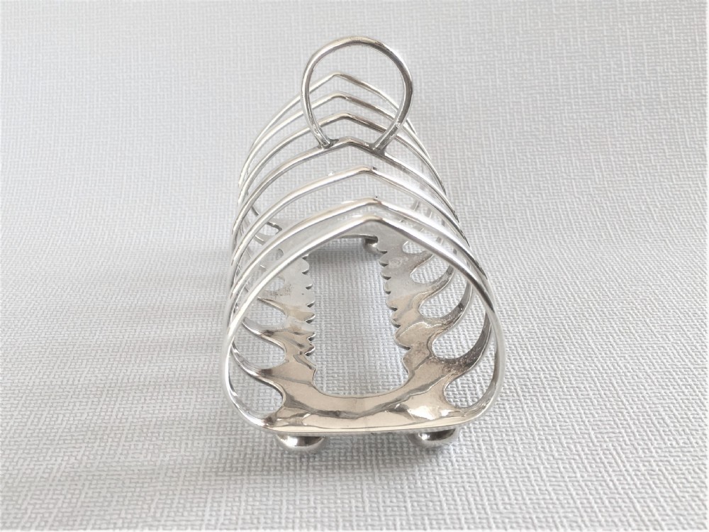 A superior quality George V silver toast rack View IV