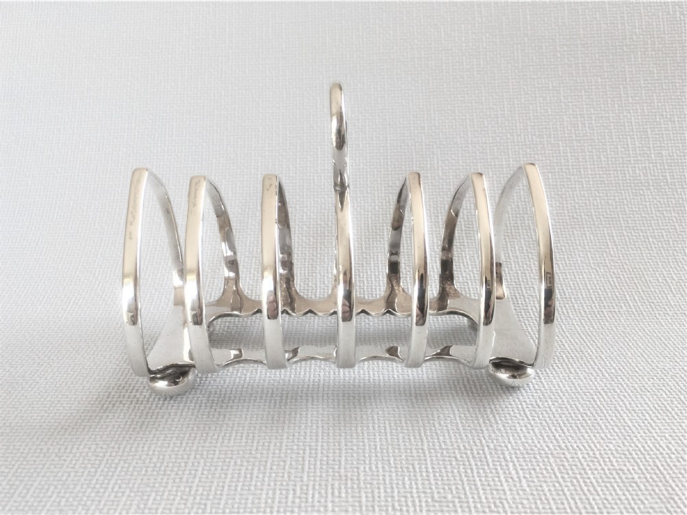 A superior quality George V silver toast rack View VI