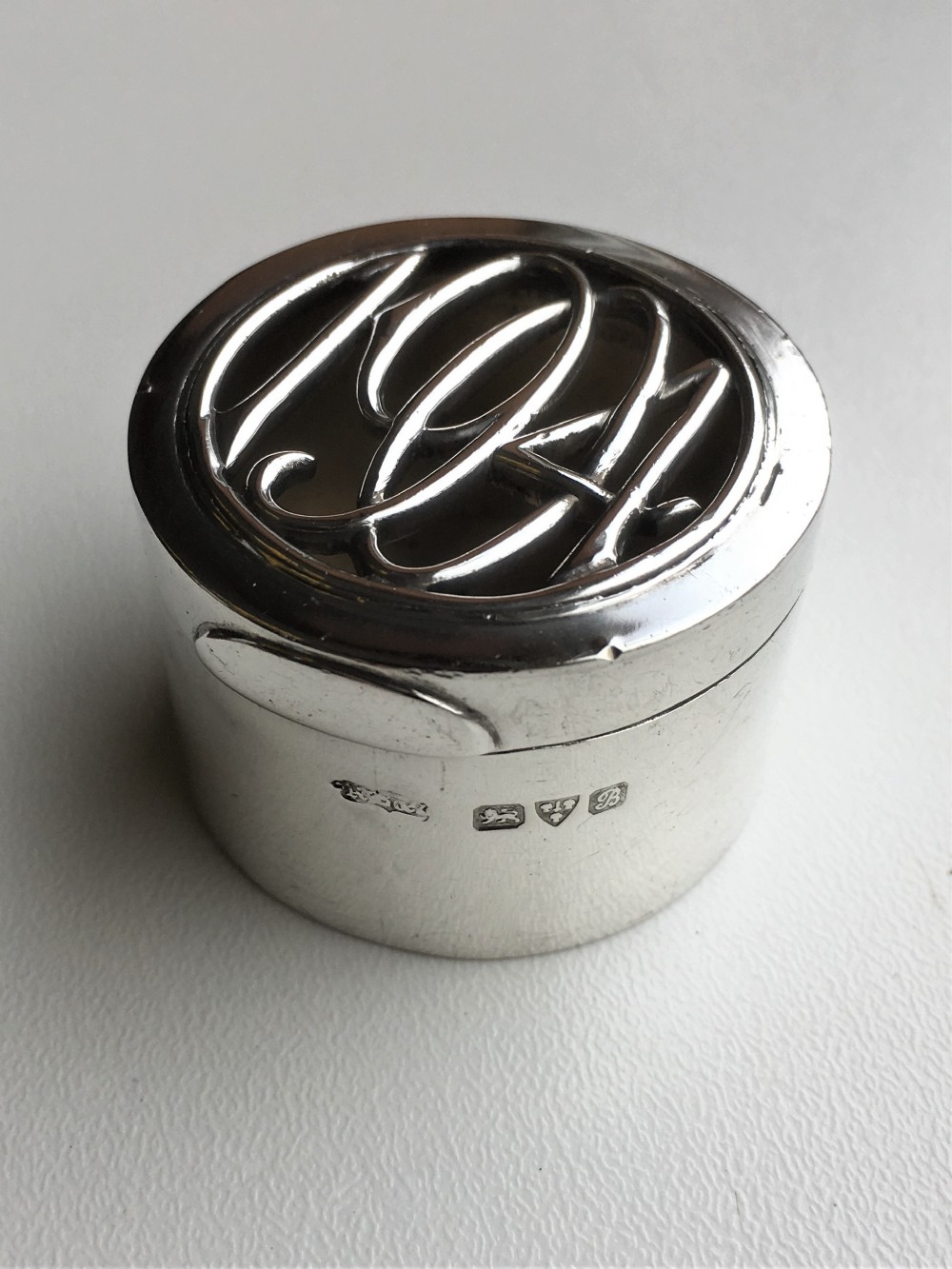 A small Edwardian silver pot pouree box