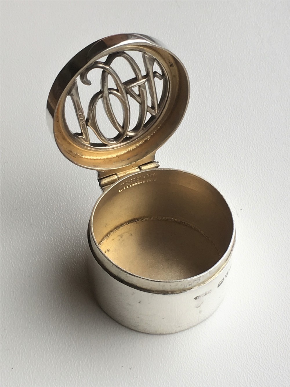 A small Edwardian silver pot pouree box View VII