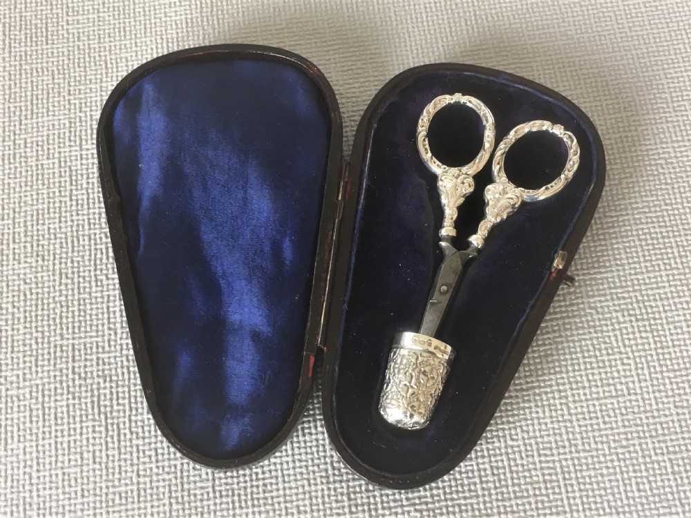 A cased pair of Victorian silver sewing scissors & thimble