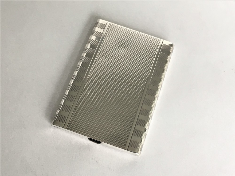  A stylish Art Deco silver & gold compact View III