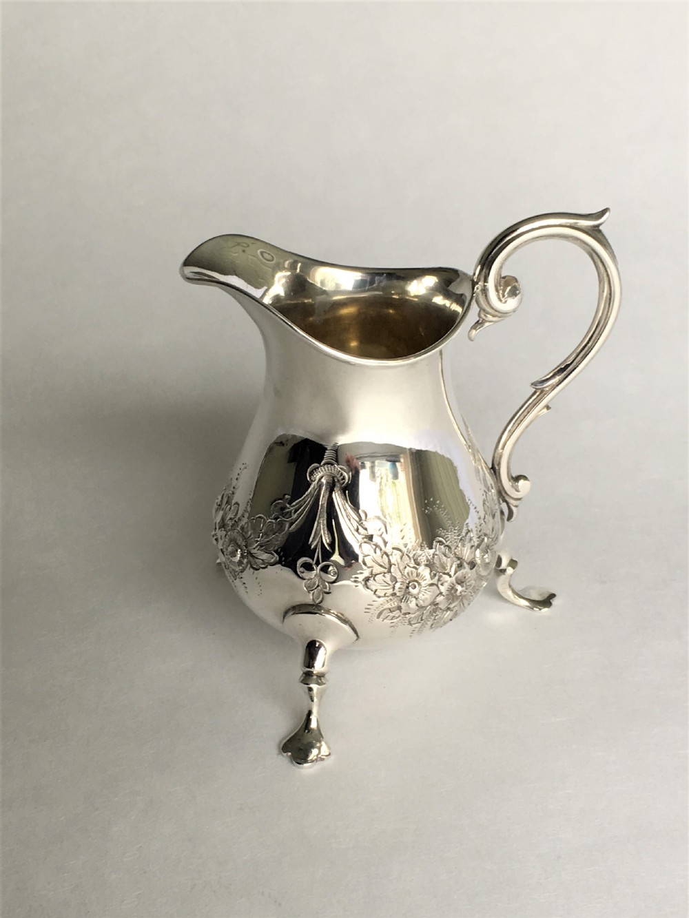 A pretty Victorian small silver cream jug