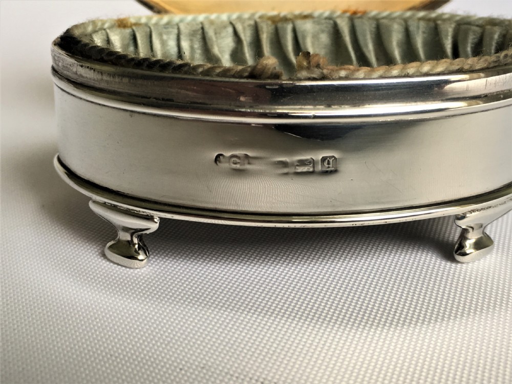 A charming small silver trinket box View V