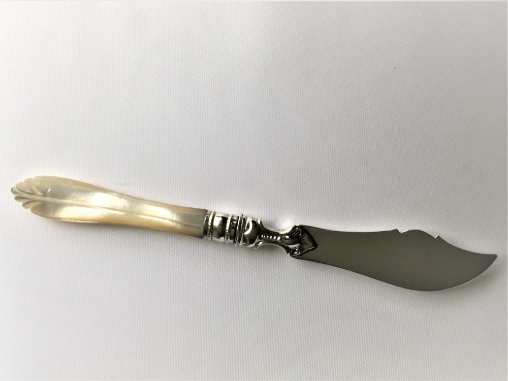 A Victorian silver & mother-of-pearl butterknife View V