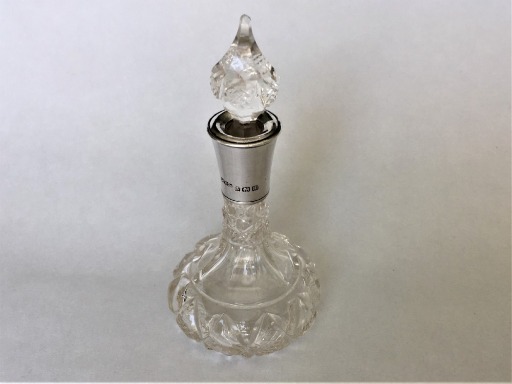 A small George V silver mounted scent bottle View II