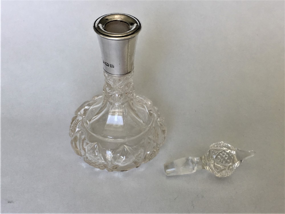 A small George V silver mounted scent bottle View V