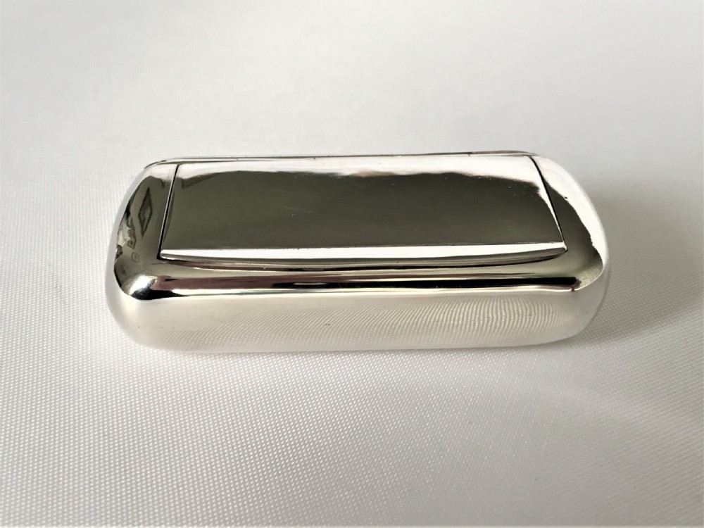 A handsome Chester silver gilt snuff box View IV