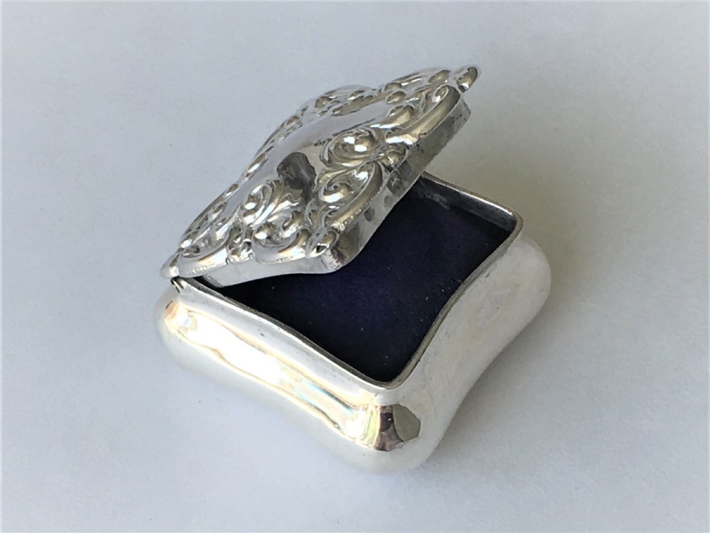 A lovely Edwardian silver ring box