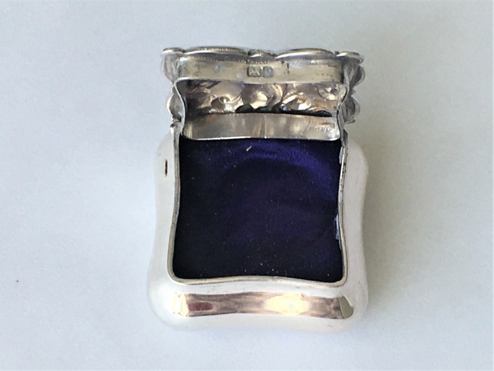 A lovely Edwardian silver ring box View IV