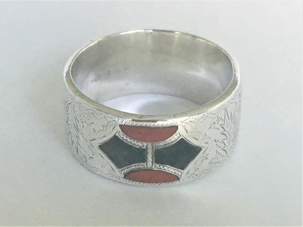 A superb silver & agate Scottish themed napkin ring View VII