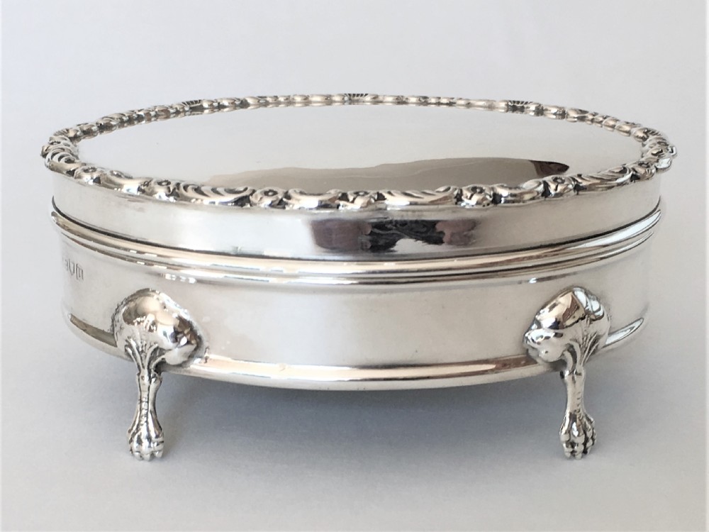 A good quality oval silver trinket box View III