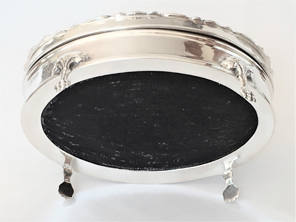 A good quality oval silver trinket box View VI