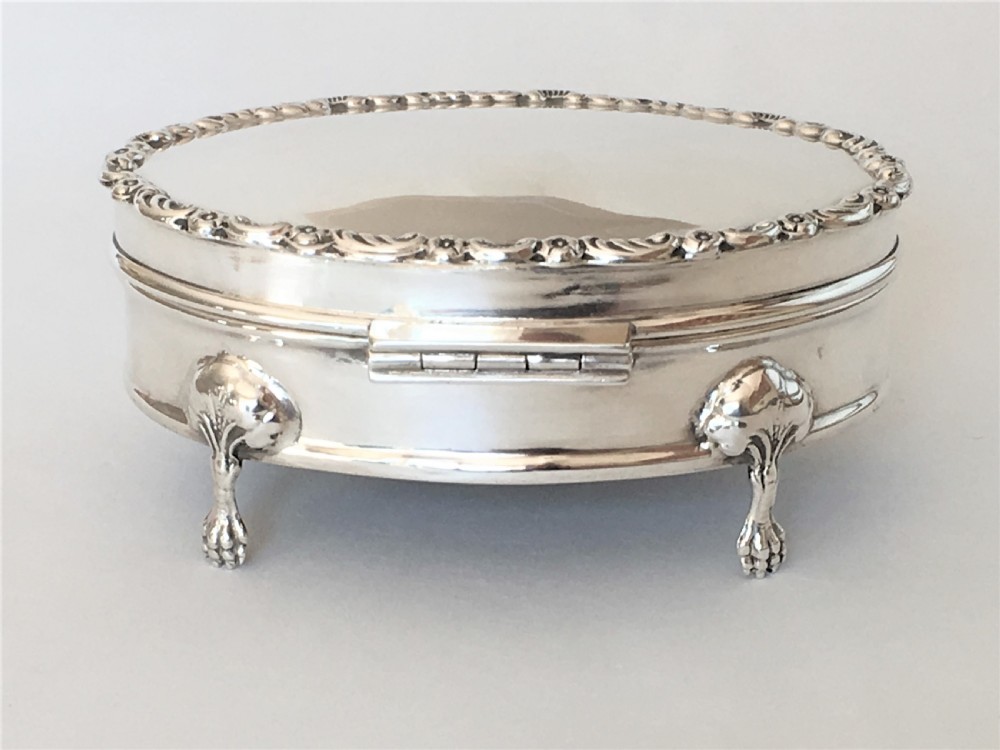 A good quality oval silver trinket box View VIII