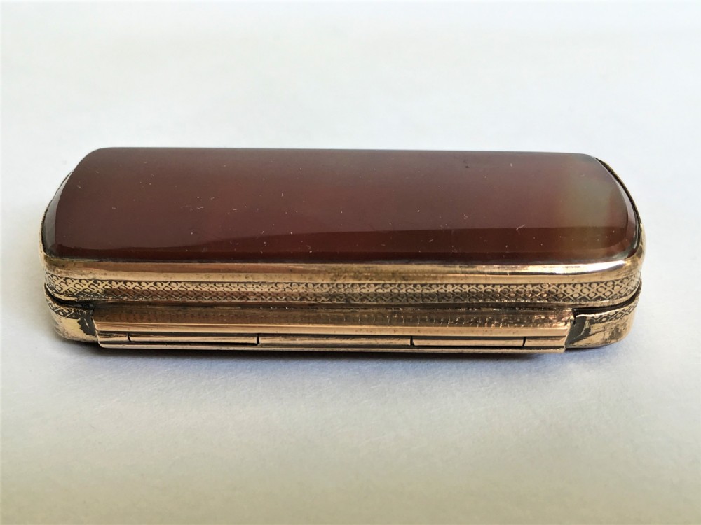 An early Victorian ormolu and agate snuff box View III