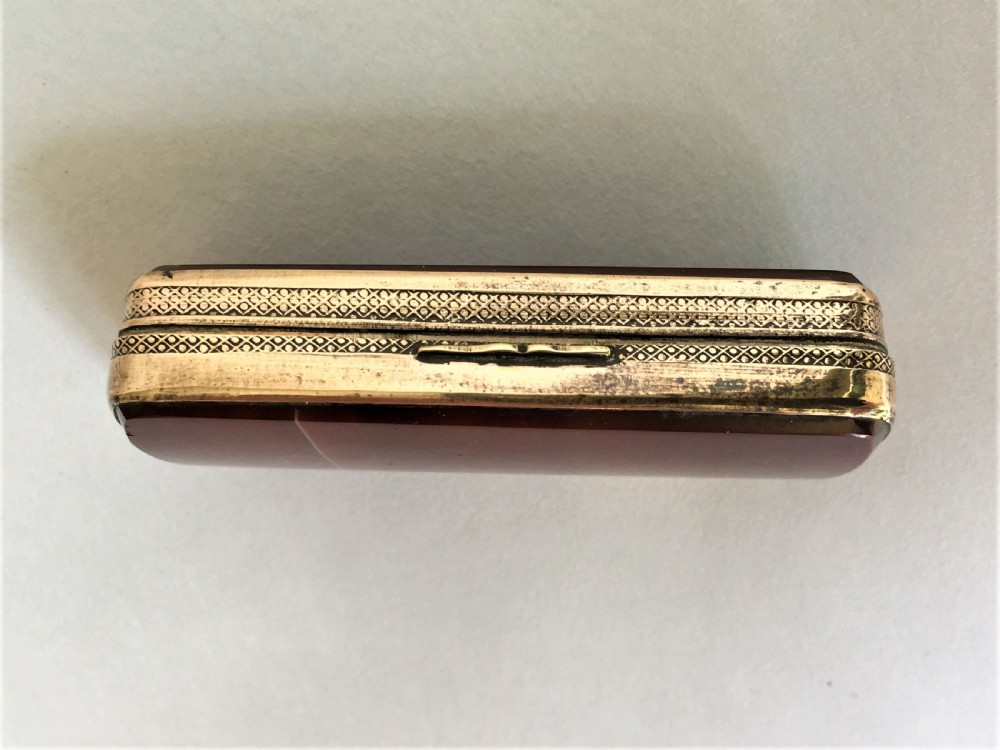 An early Victorian ormolu and agate snuff box View IV
