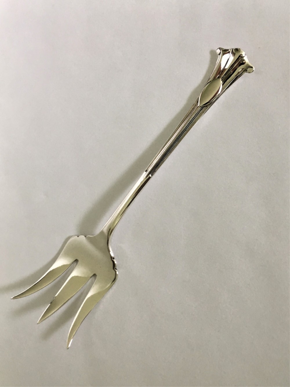 A fabulous Onslow pattern cast silver serving fork  