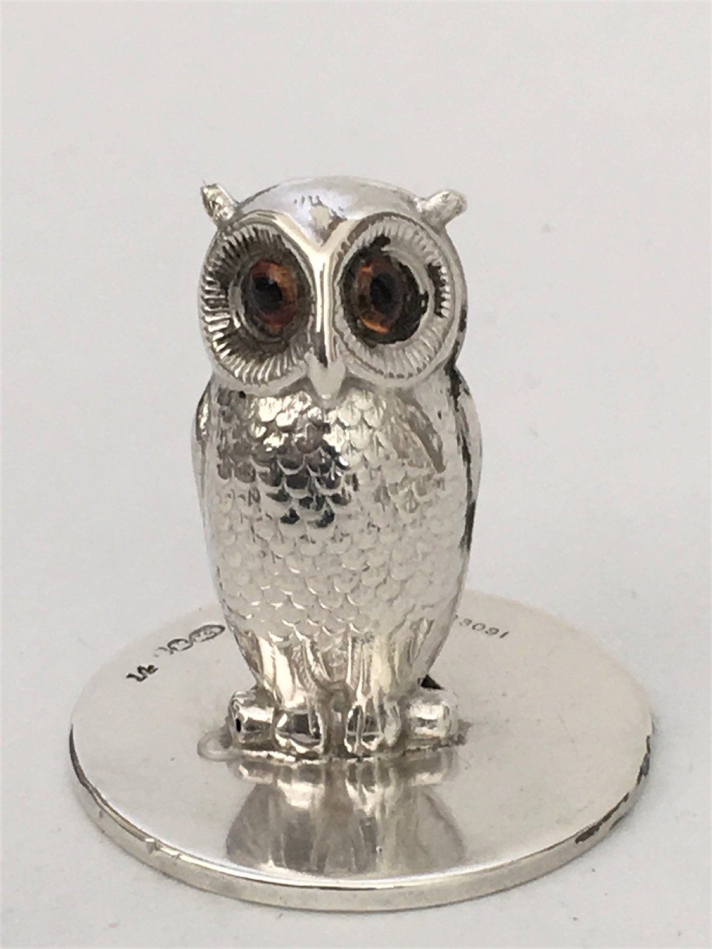 A wonderful Sampson Morden silver owl card/menu holder View V
