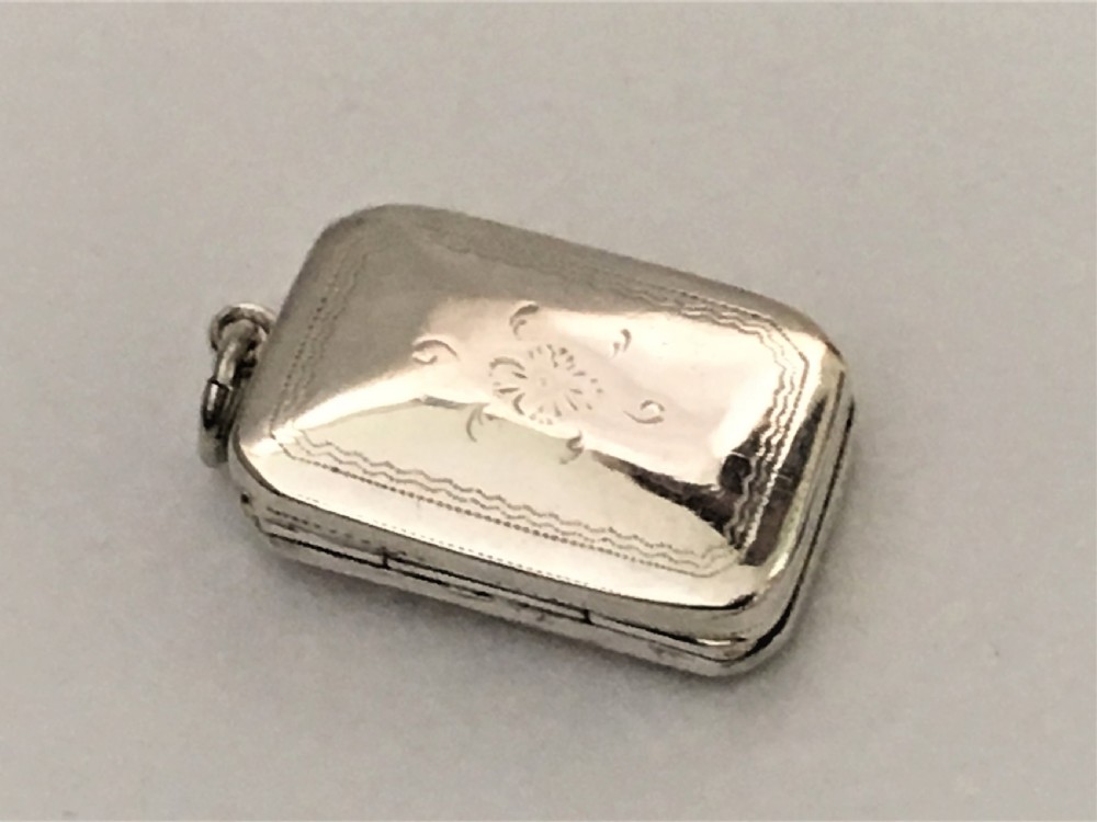 A gorgeous Georgian silver vinaigrette View II