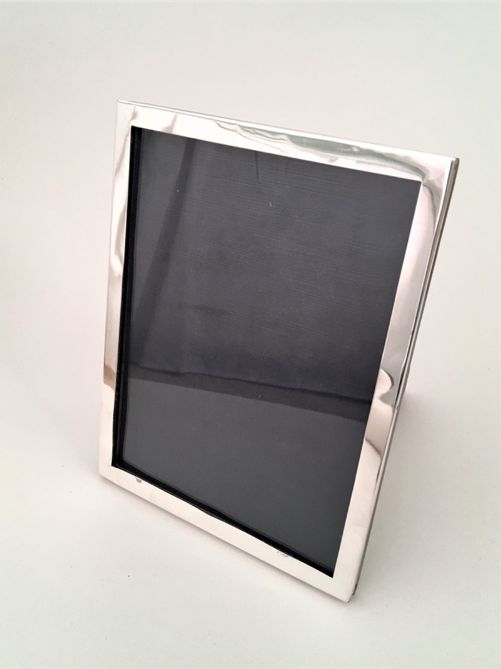 A handsome silver landscape/portrait photo frame View III