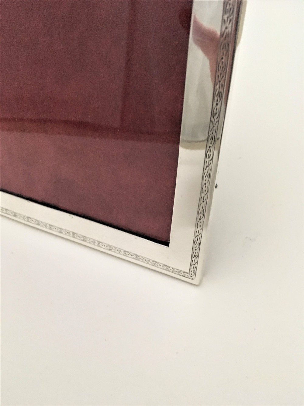 A fine portrait/landscape silver photo frame View II