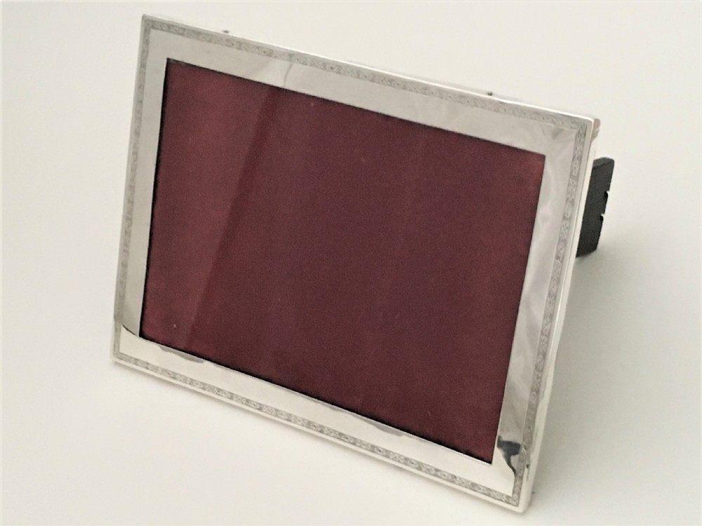 A fine portrait/landscape silver photo frame View VI