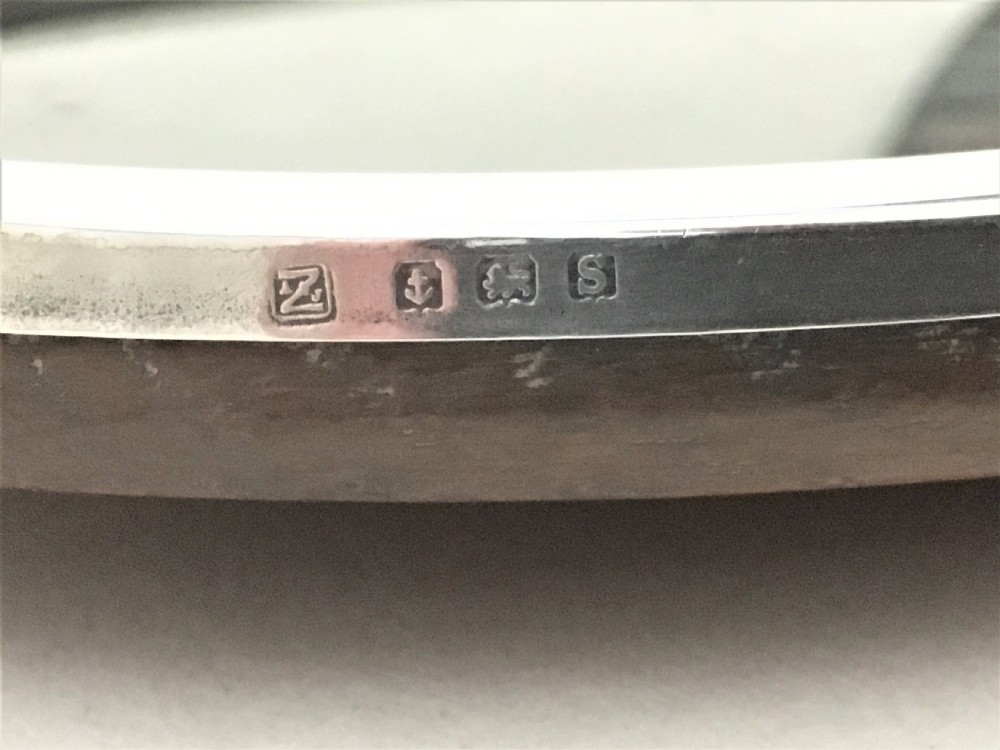 A handsome oval silver photo frame View V