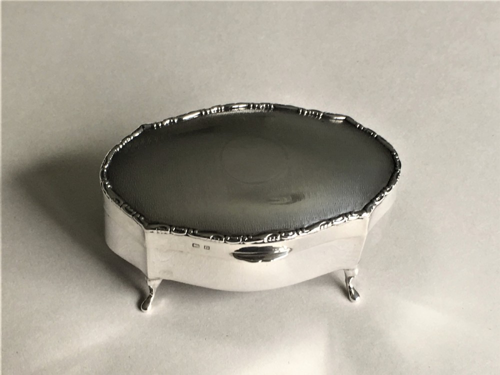 A lovely shaped silver trinket box