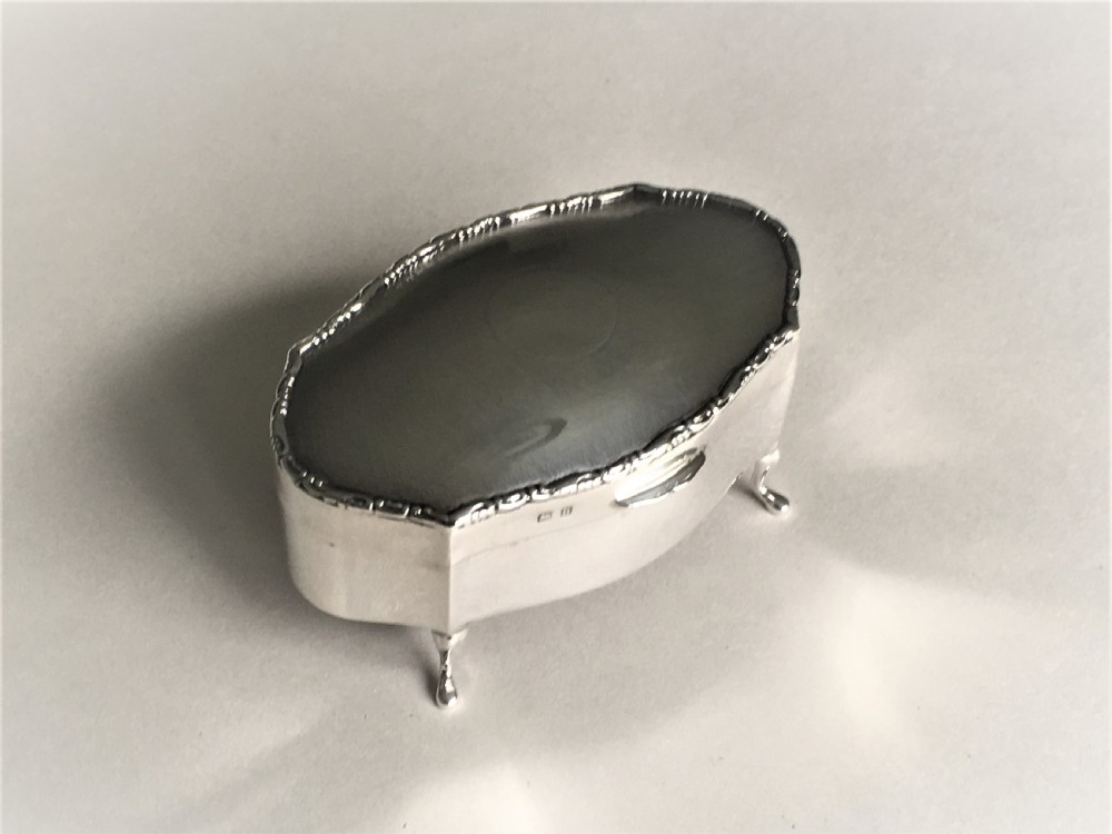 A lovely shaped silver trinket box View II
