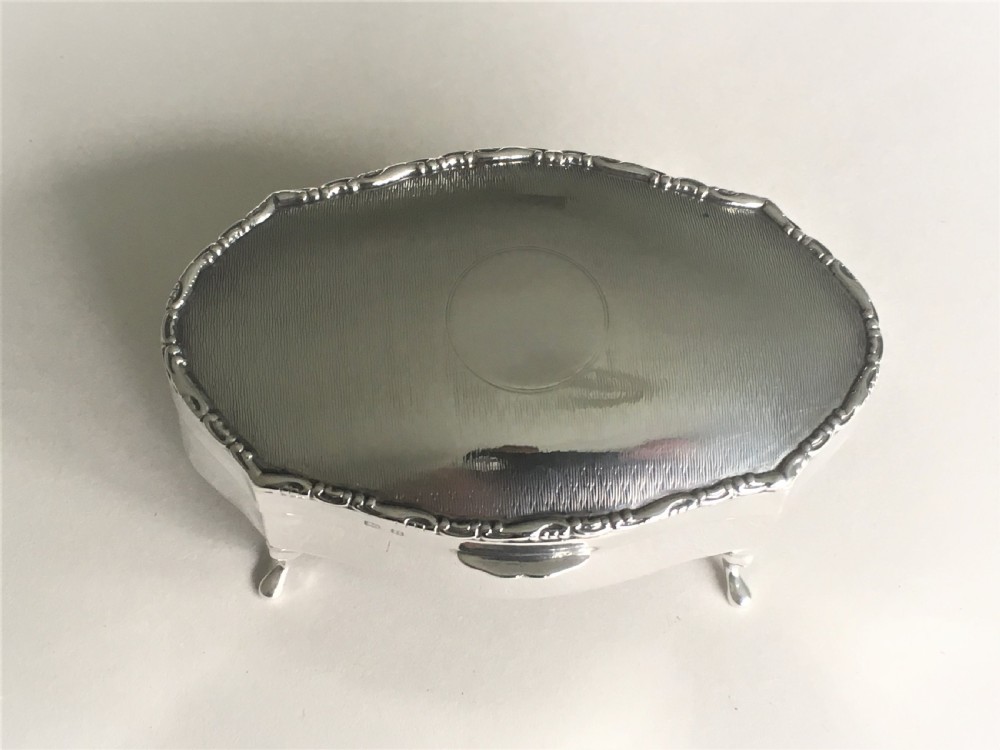 A lovely shaped silver trinket box View IV