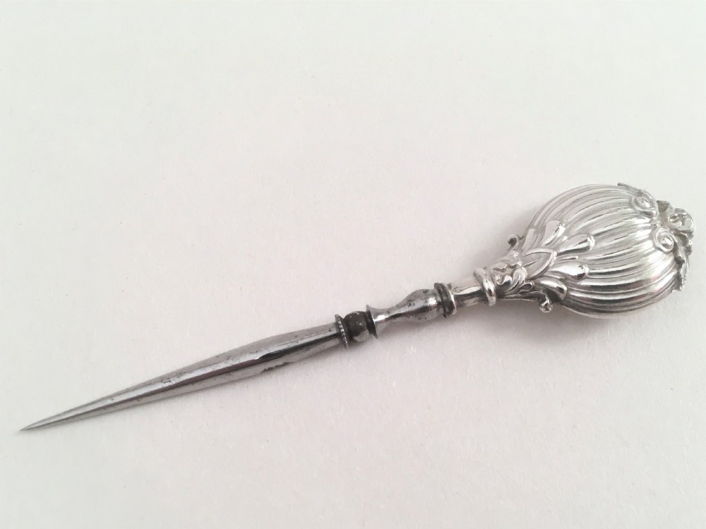 An exquisite French silver sewing necessaire View VII