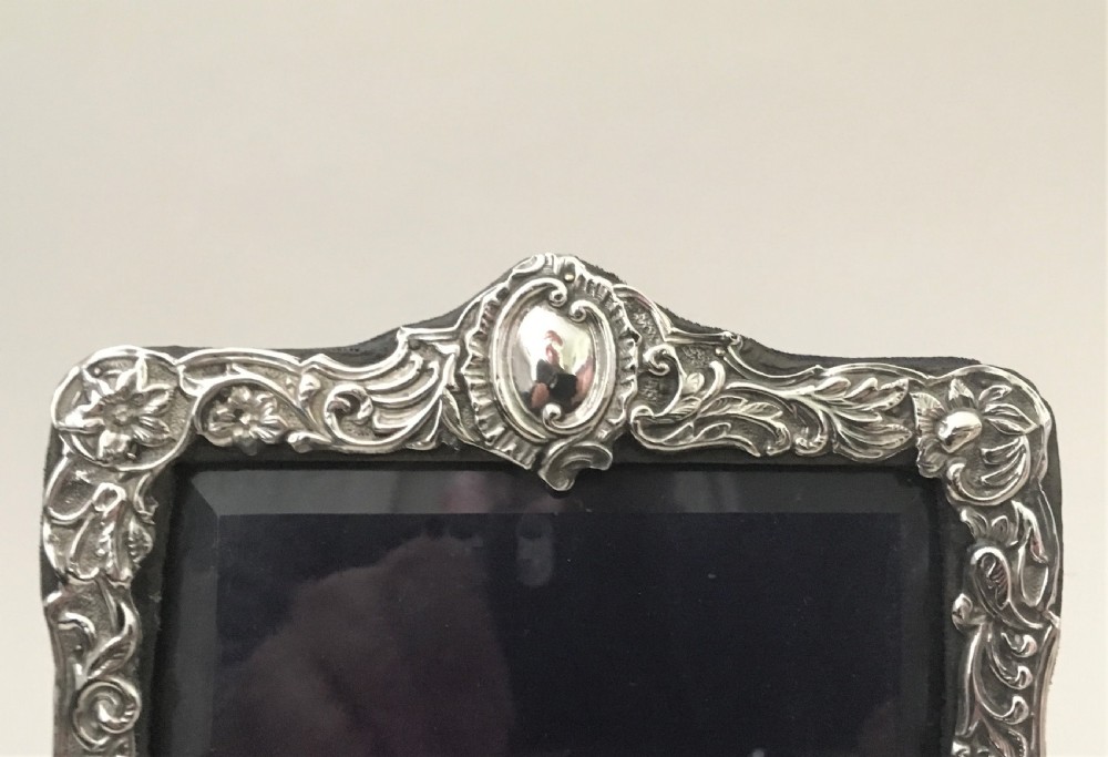 A lovely Art Nouveau silver photo frame View III