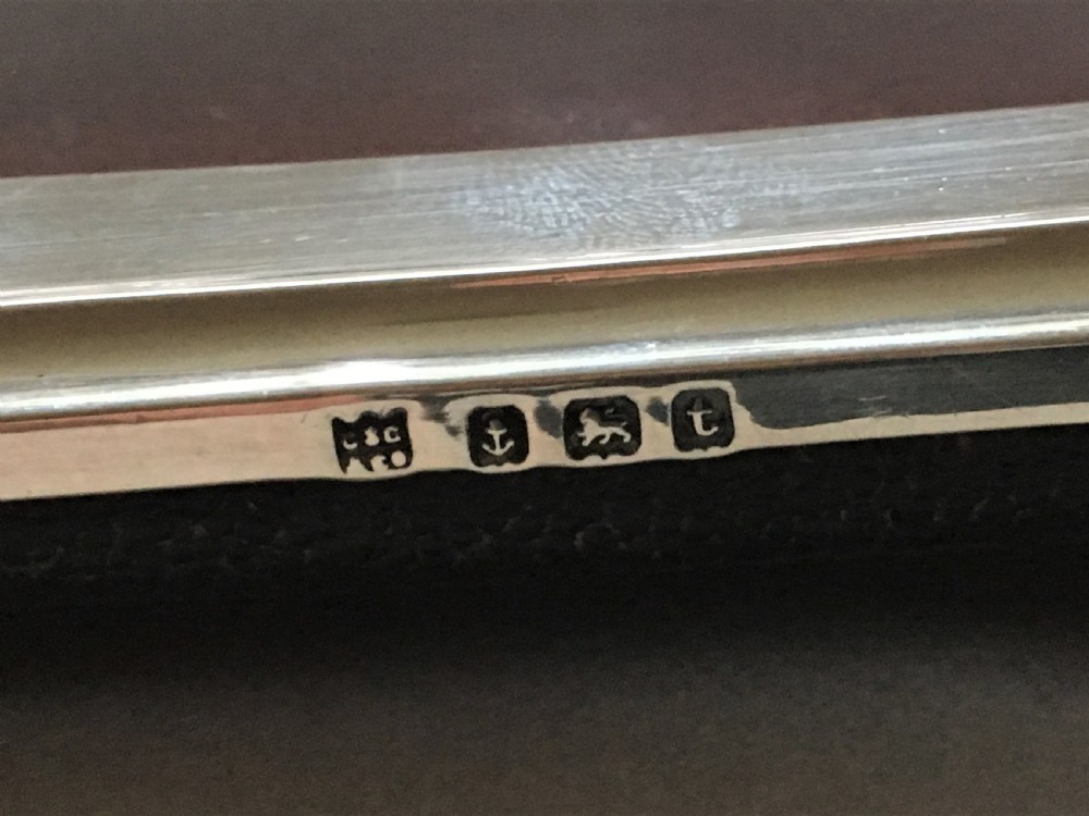 A handsome silver photo frame View V