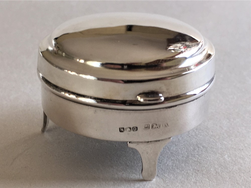 A diminutive silver trinket/ring box  View III