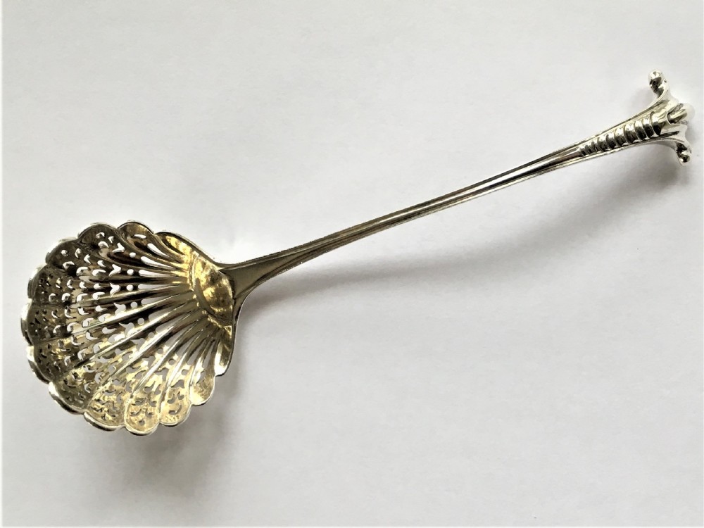  An attractive Onslow pattern Victorian silver sifter spoon
