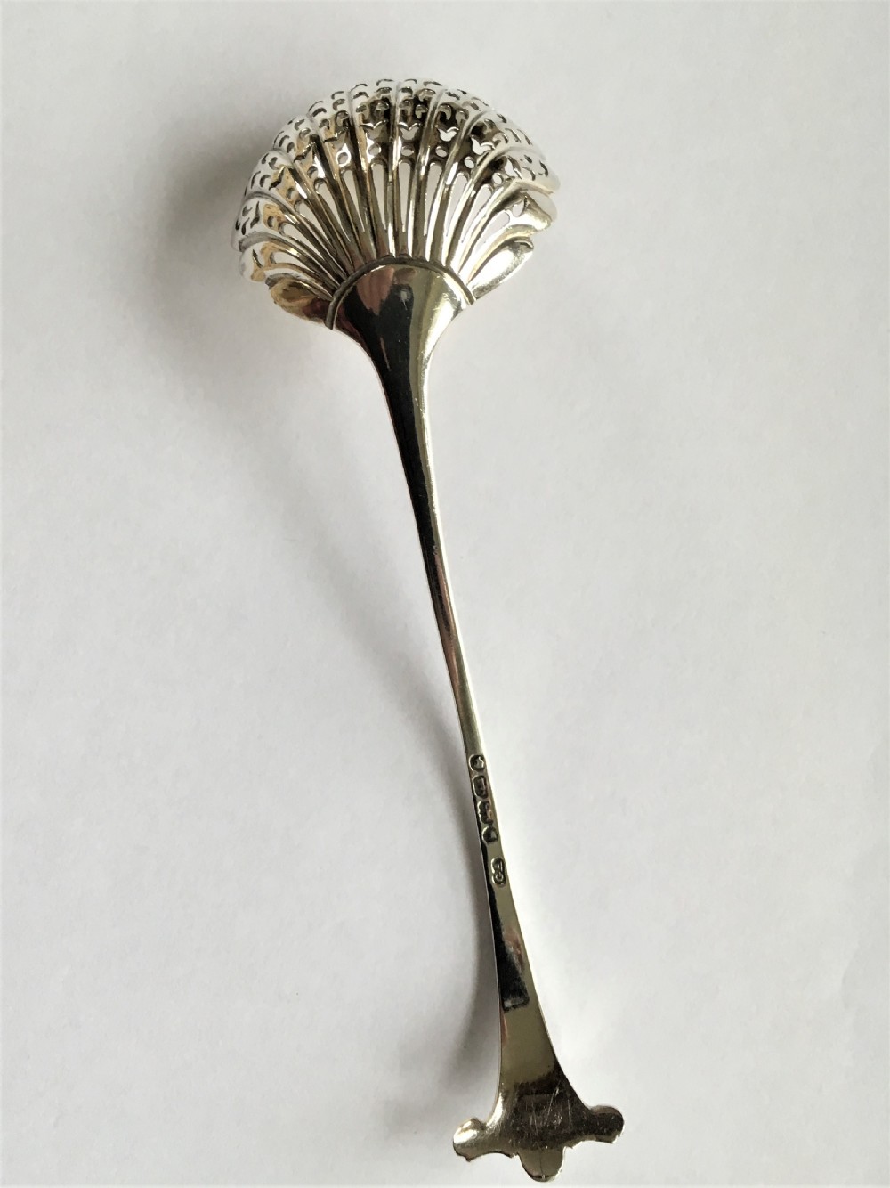  An attractive Onslow pattern Victorian silver sifter spoon View IV