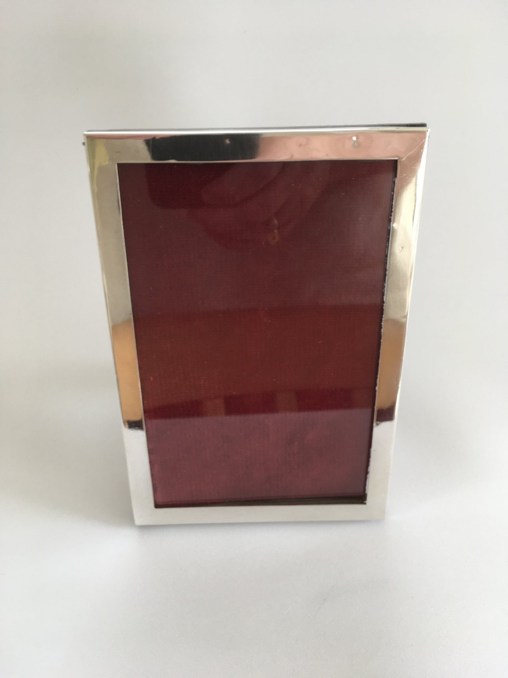 A simple and stylish silver photo frame View III
